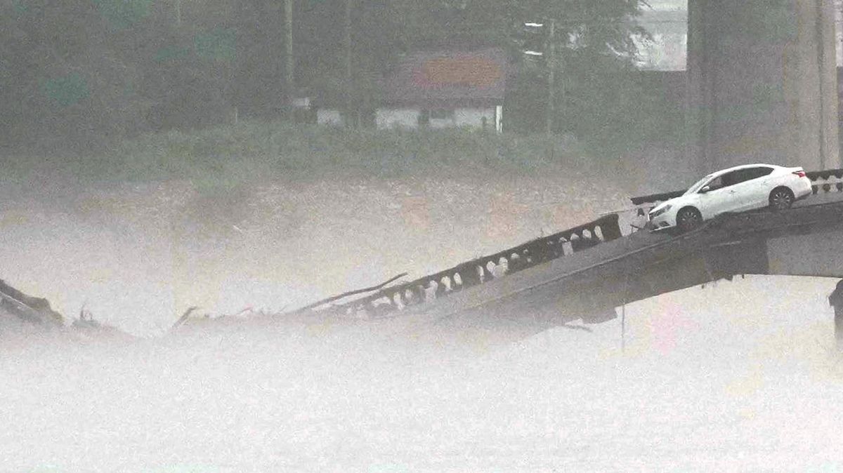 Fotky: Rekordní deště zaplavily Peking i jih Číny, zemřelo přes 20 lidí